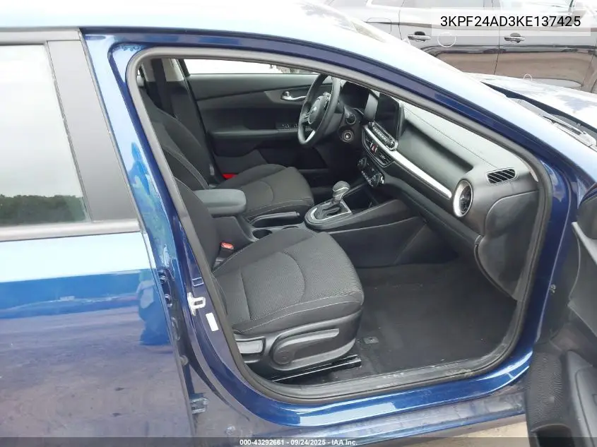 3KPF24AD3KE137425 2019 Kia Forte Lxs
