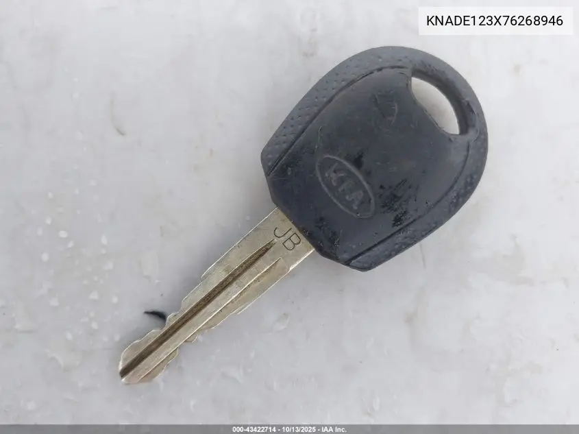 KNADE123X76268946 2007 Kia Rio Lx
