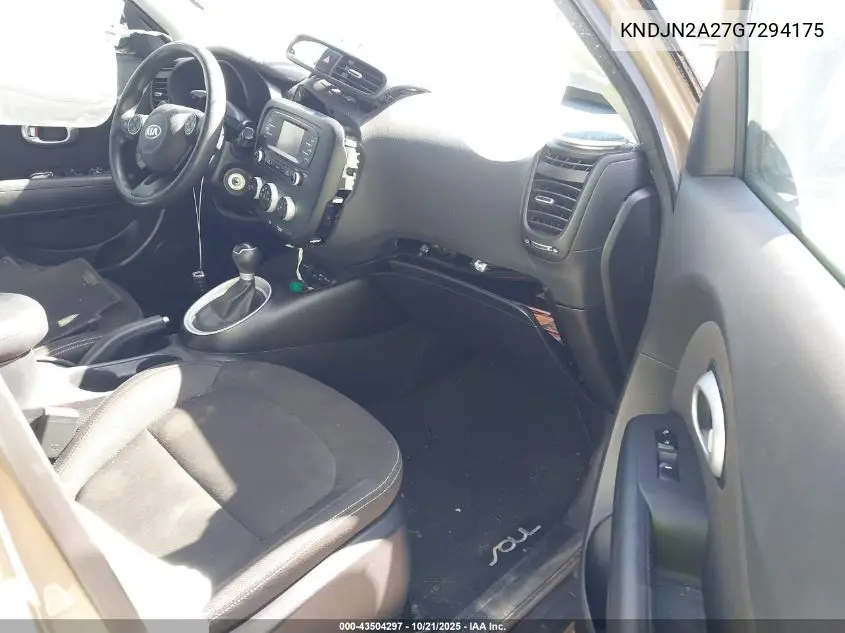 KNDJN2A27G7294175 2016 Kia Soul