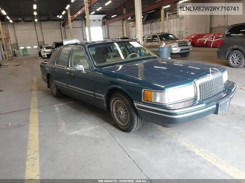 1994 Lincoln Town Car Signature/Tournament VIN: 1LNLM82W2RY710741 Lot: 44945178