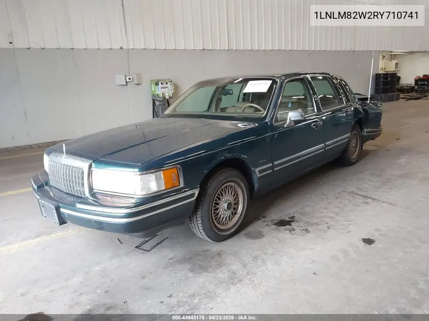 1994 Lincoln Town Car Signature/Tournament VIN: 1LNLM82W2RY710741 Lot: 44945178