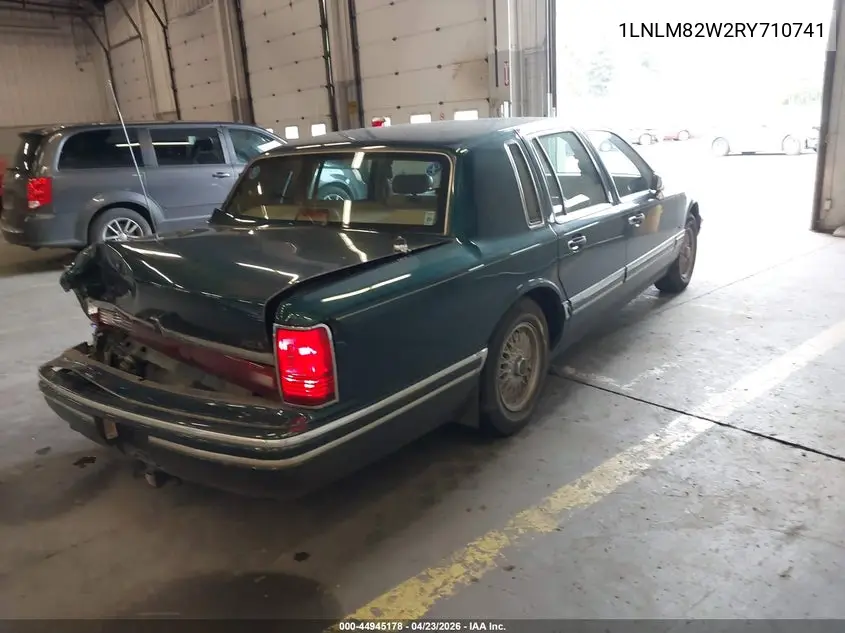 1994 Lincoln Town Car Signature/Tournament VIN: 1LNLM82W2RY710741 Lot: 44945178