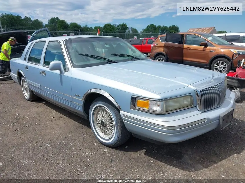 1997 Lincoln Town Car Signature VIN: 1LNLM82W2VY625442 Lot: 45378930
