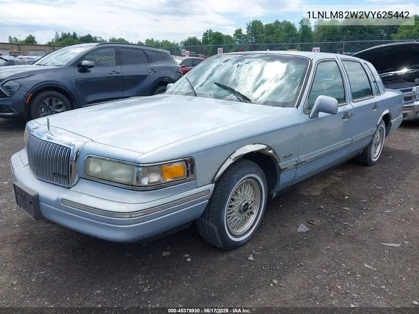 1997 Lincoln Town Car Signature VIN: 1LNLM82W2VY625442 Lot: 45378930