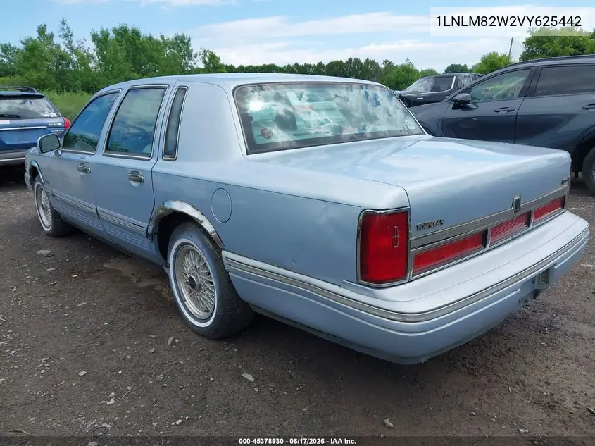 1997 Lincoln Town Car Signature VIN: 1LNLM82W2VY625442 Lot: 45378930