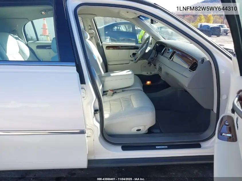 1LNFM82W5WY644310 1998 Lincoln Town Car Signature