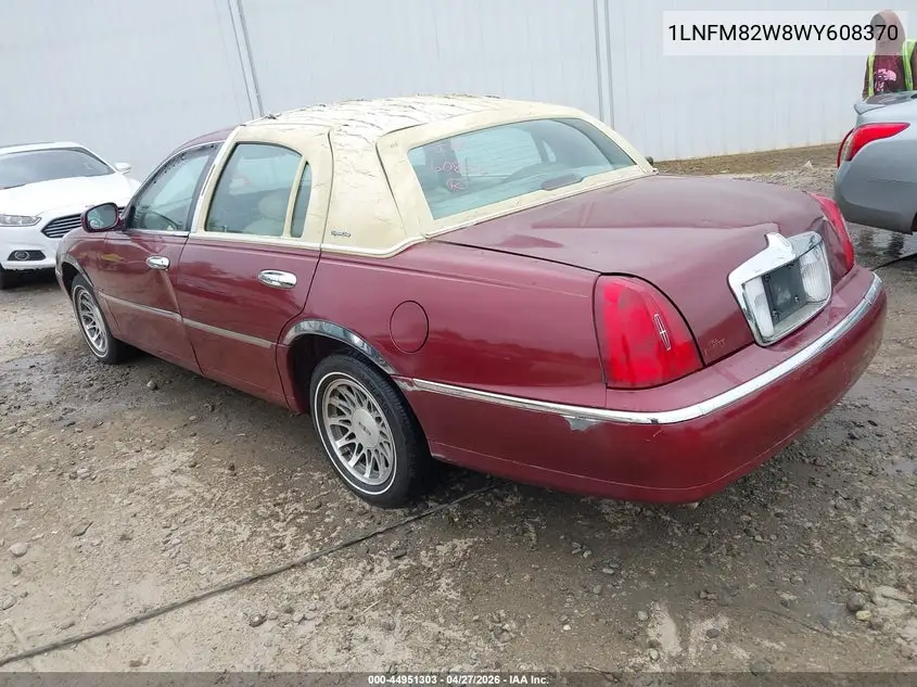 1998 Lincoln Town Car Signature VIN: 1LNFM82W8WY608370 Lot: 44951303