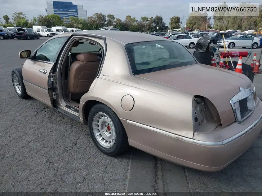 1998 Lincoln Town Car Signature VIN: 1LNFM82W0WY666750 Lot: 45115262