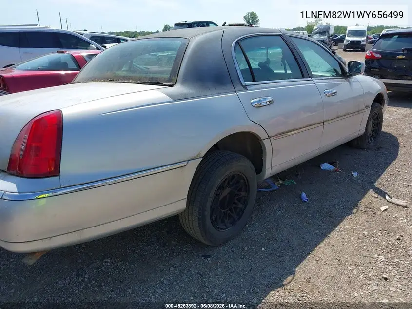 1998 Lincoln Town Car Signature VIN: 1LNFM82W1WY656499 Lot: 45263892