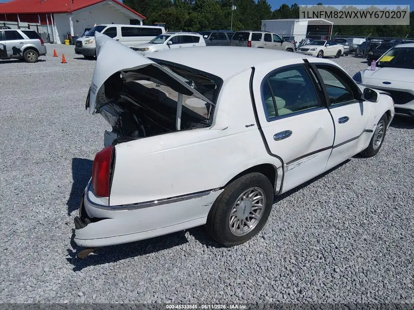 1998 Lincoln Town Car Signature VIN: 1LNFM82WXWY670207 Lot: 45333845