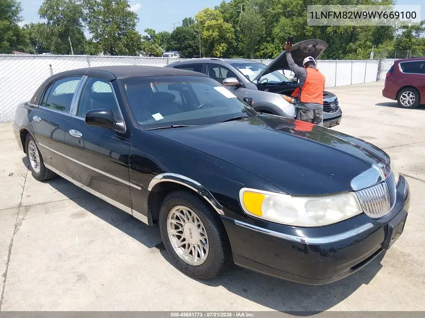 1998 Lincoln Town Car Signature VIN: 1LNFM82W9WY669100 Lot: 45681773