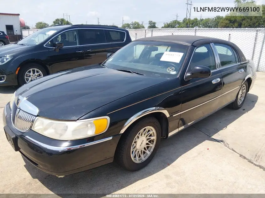 1998 Lincoln Town Car Signature VIN: 1LNFM82W9WY669100 Lot: 45681773