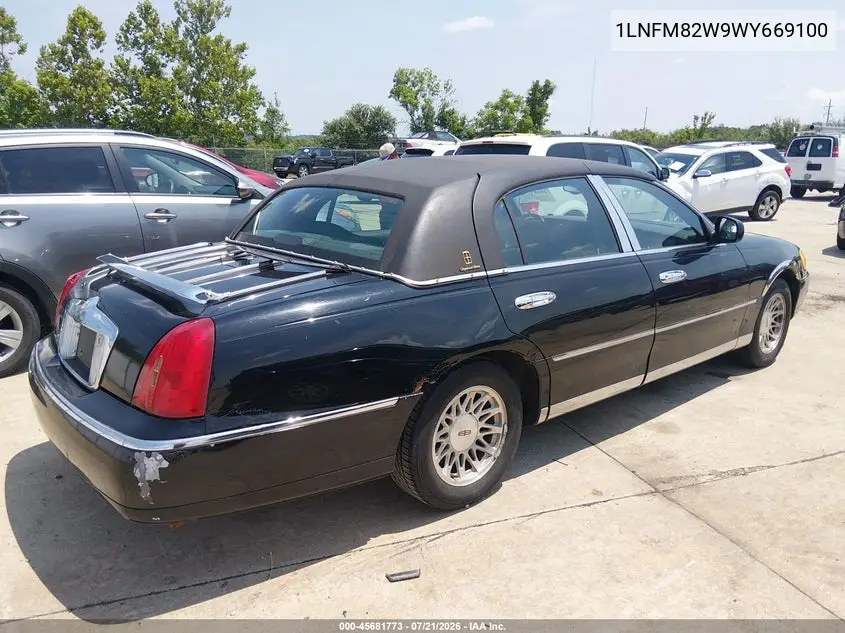 1998 Lincoln Town Car Signature VIN: 1LNFM82W9WY669100 Lot: 45681773