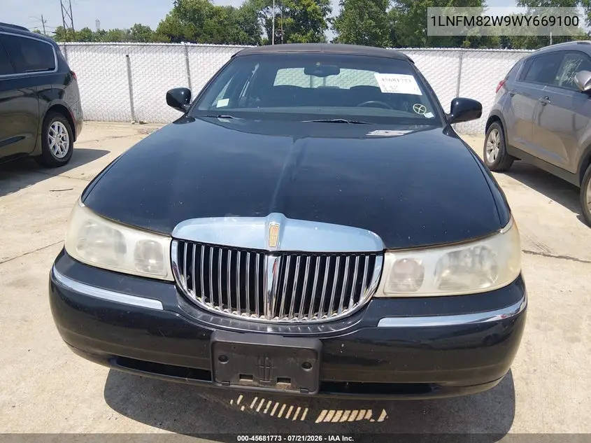 1998 Lincoln Town Car Signature VIN: 1LNFM82W9WY669100 Lot: 45681773