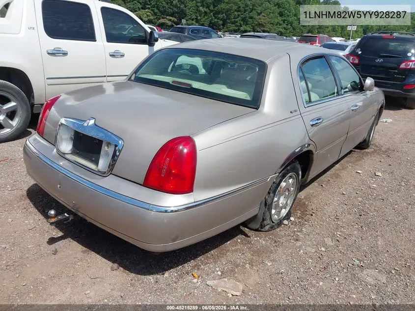 2000 Lincoln Town Car Signature VIN: 1LNHM82W5YY928287 Lot: 45215289