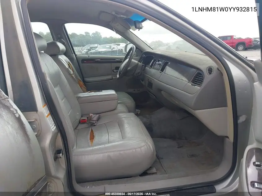 2000 Lincoln Town Car Executive VIN: 1LNHM81W0YY932815 Lot: 45388654