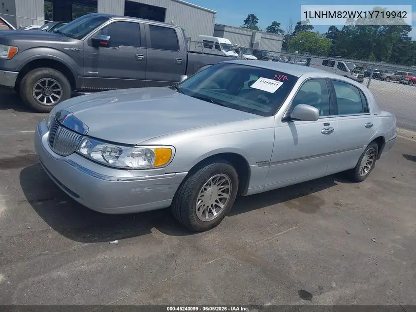 2001 Lincoln Town Car Signature VIN: 1LNHM82WX1Y719942 Lot: 45240099