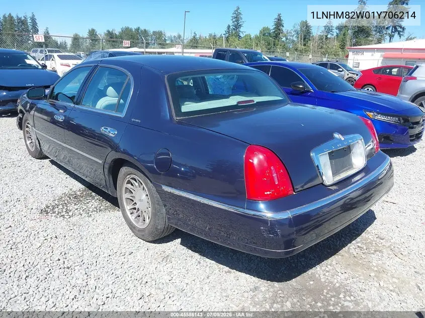 2001 Lincoln Town Car Signature VIN: 1LNHM82W01Y706214 Lot: 45586143