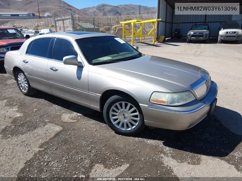 2003 Lincoln Town Car Signature VIN: 1LNHM82W03Y613096 Lot: 45173122