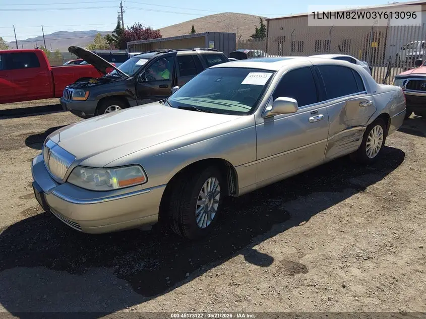 2003 Lincoln Town Car Signature VIN: 1LNHM82W03Y613096 Lot: 45173122