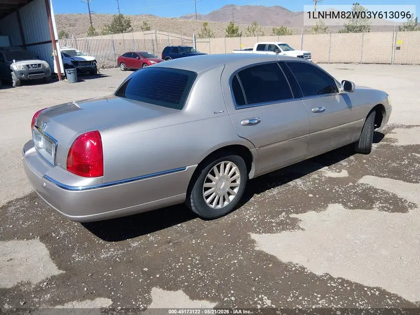 2003 Lincoln Town Car Signature VIN: 1LNHM82W03Y613096 Lot: 45173122