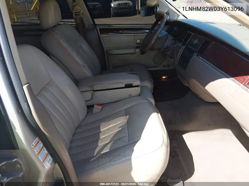 2003 Lincoln Town Car Signature VIN: 1LNHM82W03Y613096 Lot: 45173122
