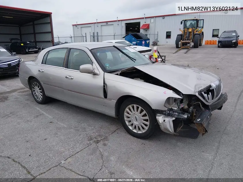 2003 Lincoln Town Car Signature VIN: 1LNHM82W13Y602124 Lot: 45173951