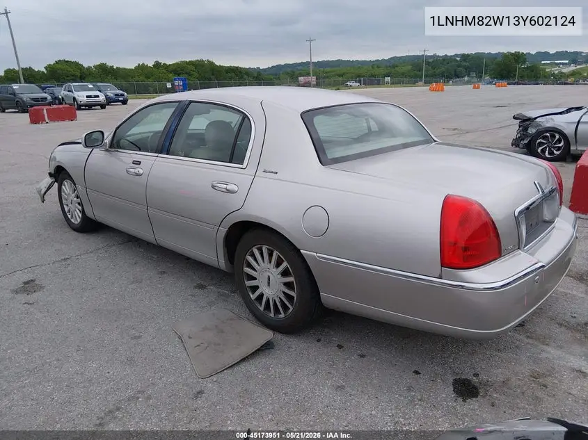2003 Lincoln Town Car Signature VIN: 1LNHM82W13Y602124 Lot: 45173951