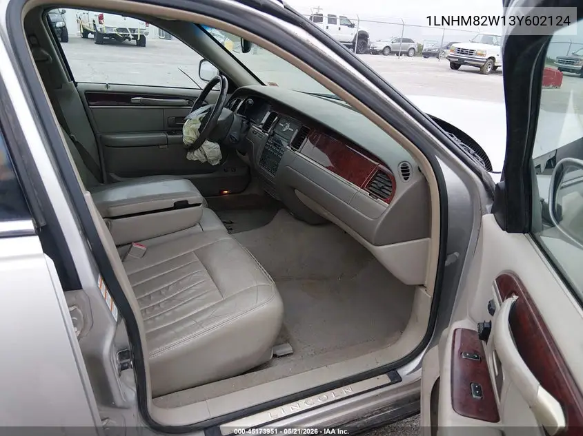 2003 Lincoln Town Car Signature VIN: 1LNHM82W13Y602124 Lot: 45173951