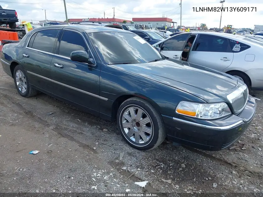 2003 Lincoln Town Car Signature VIN: 1LNHM82W13Y609171 Lot: 45236883