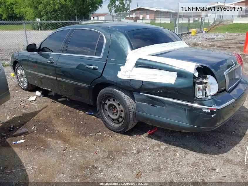 2003 Lincoln Town Car Signature VIN: 1LNHM82W13Y609171 Lot: 45236883