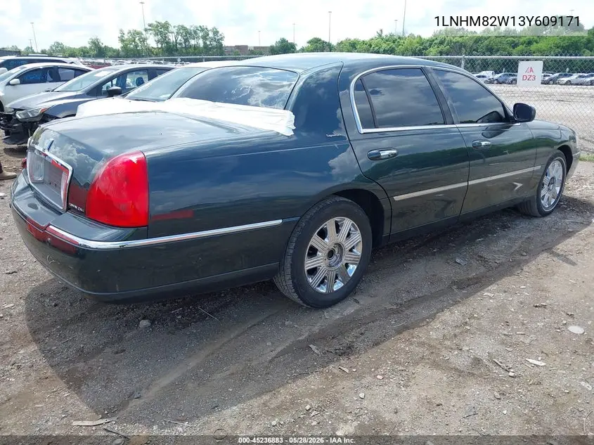 2003 Lincoln Town Car Signature VIN: 1LNHM82W13Y609171 Lot: 45236883