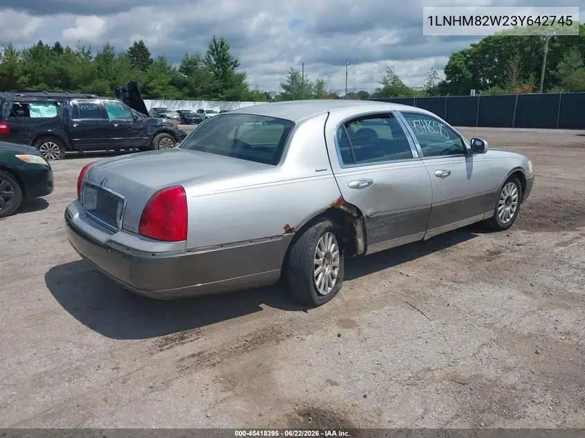 2003 Lincoln Town Car Signature VIN: 1LNHM82W23Y642745 Lot: 45418395