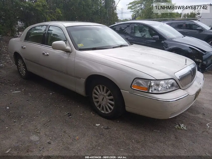 2004 Lincoln Town Car Signature VIN: 1LNHM81W84Y687742 Lot: 45238438