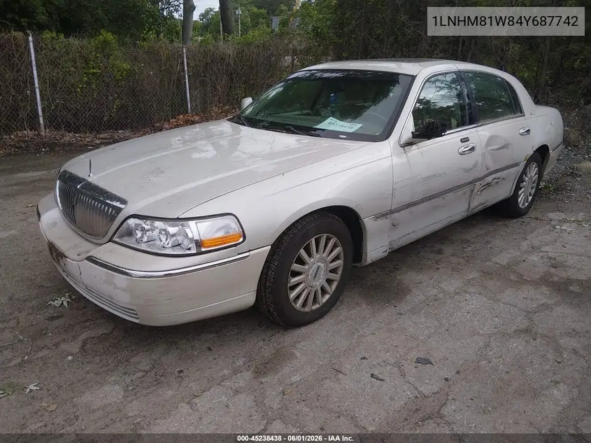 2004 Lincoln Town Car Signature VIN: 1LNHM81W84Y687742 Lot: 45238438