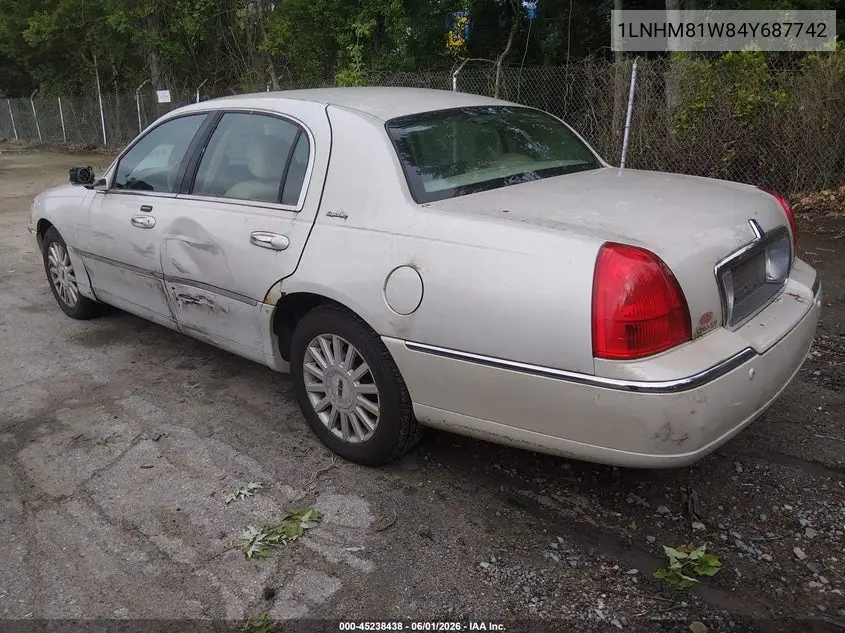 2004 Lincoln Town Car Signature VIN: 1LNHM81W84Y687742 Lot: 45238438