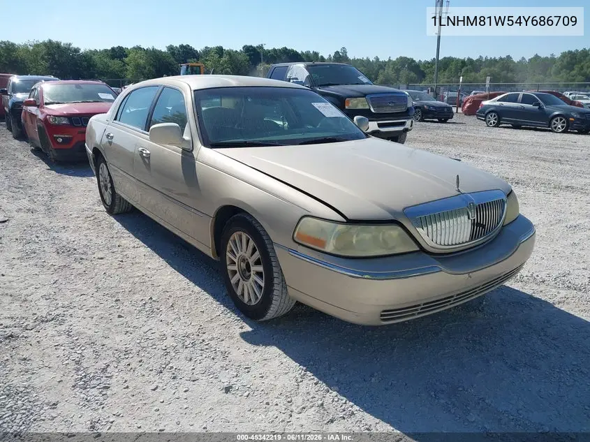 2004 Lincoln Town Car Signature VIN: 1LNHM81W54Y686709 Lot: 45342219