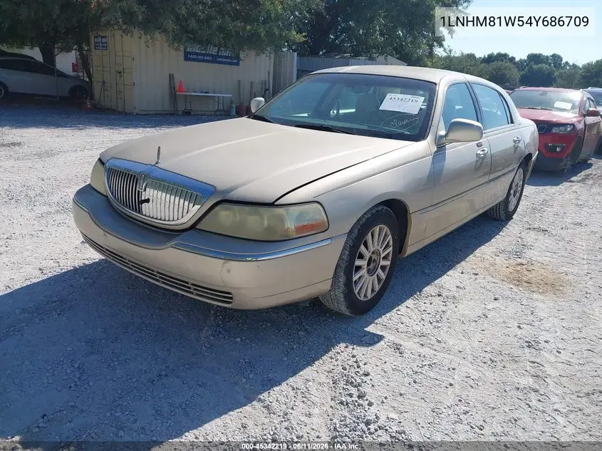 2004 Lincoln Town Car Signature VIN: 1LNHM81W54Y686709 Lot: 45342219