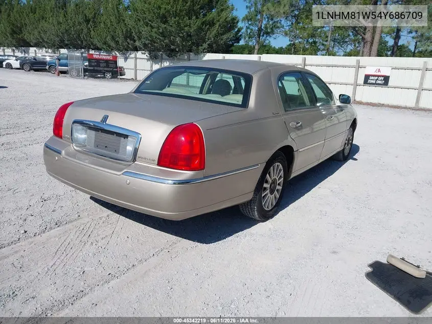 2004 Lincoln Town Car Signature VIN: 1LNHM81W54Y686709 Lot: 45342219