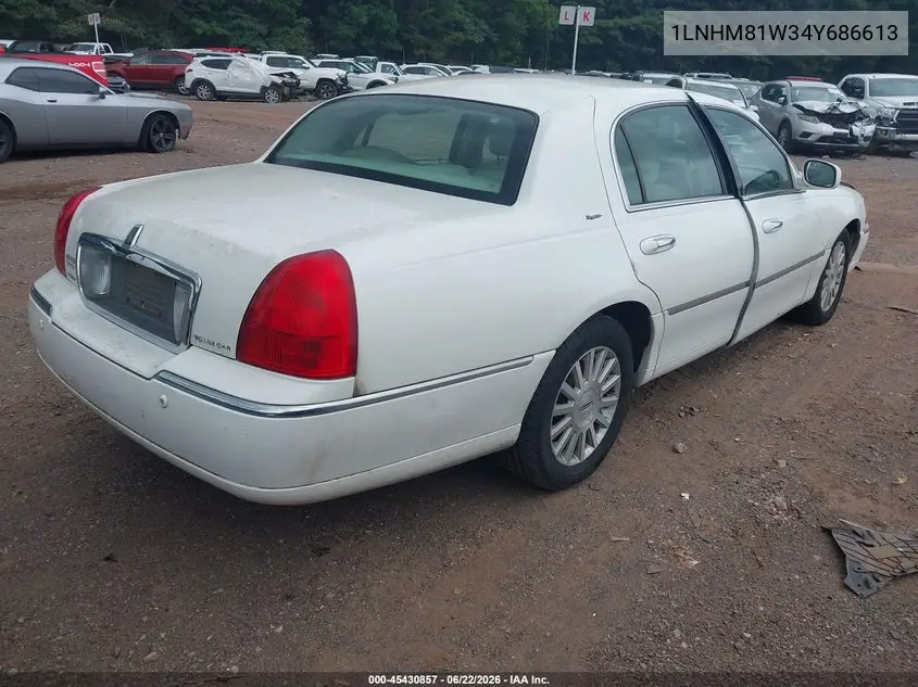 2004 Lincoln Town Car Signature VIN: 1LNHM81W34Y686613 Lot: 45430857