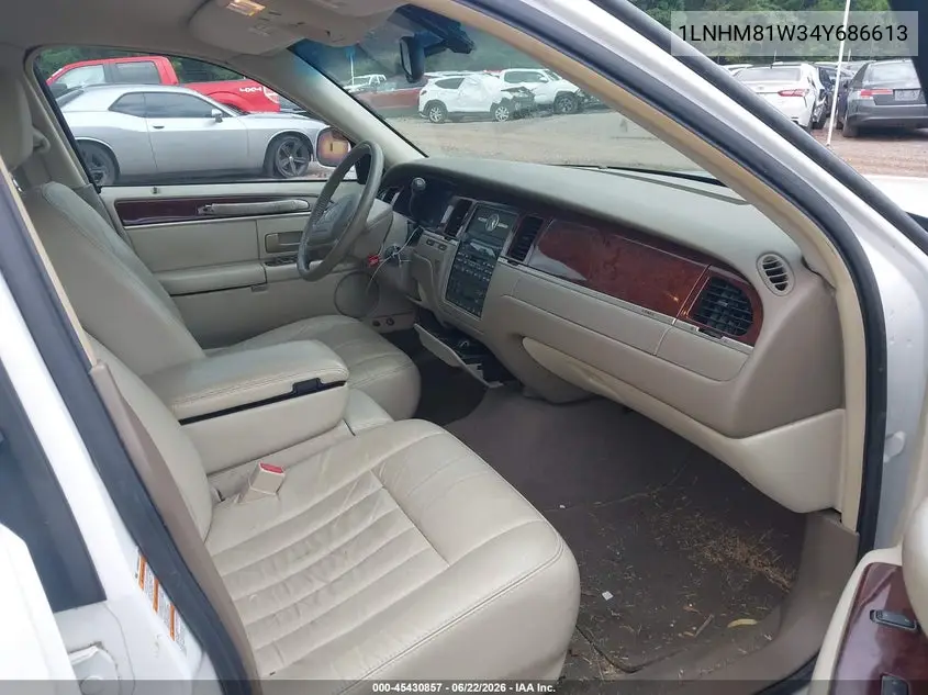 2004 Lincoln Town Car Signature VIN: 1LNHM81W34Y686613 Lot: 45430857