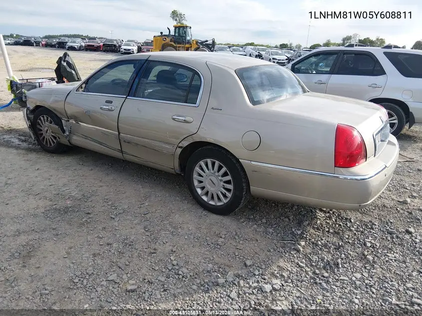 2005 Lincoln Town Car Signature VIN: 1LNHM81W05Y608811 Lot: 45105631