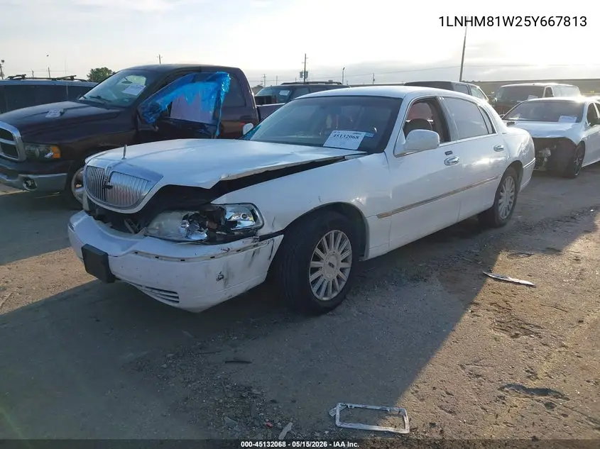 2005 Lincoln Town Car Signature VIN: 1LNHM81W25Y667813 Lot: 45132068