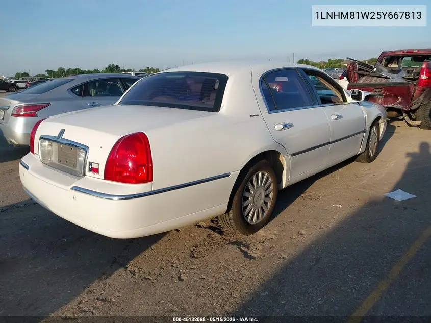 2005 Lincoln Town Car Signature VIN: 1LNHM81W25Y667813 Lot: 45132068