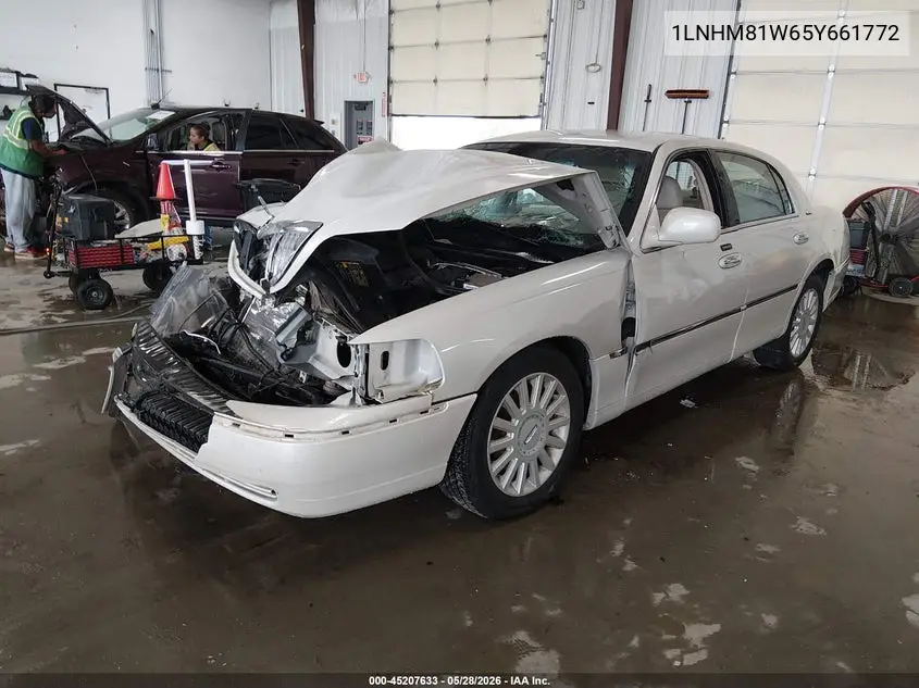 2005 Lincoln Town Car Signature VIN: 1LNHM81W65Y661772 Lot: 45207633