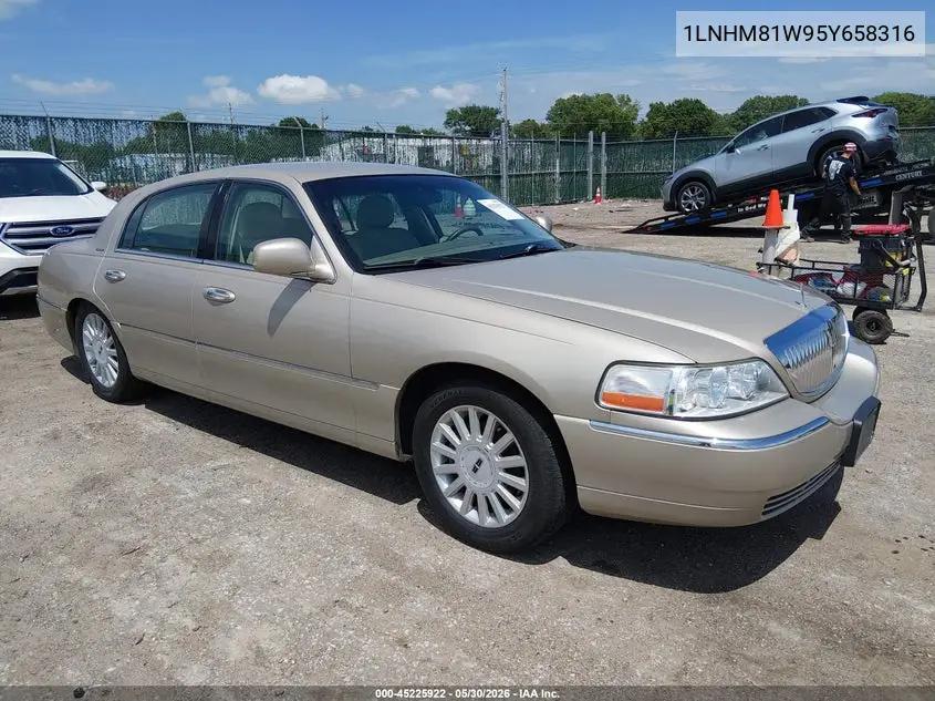 2005 Lincoln Town Car Signature VIN: 1LNHM81W95Y658316 Lot: 45225922