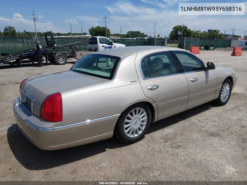 2005 Lincoln Town Car Signature VIN: 1LNHM81W95Y658316 Lot: 45225922