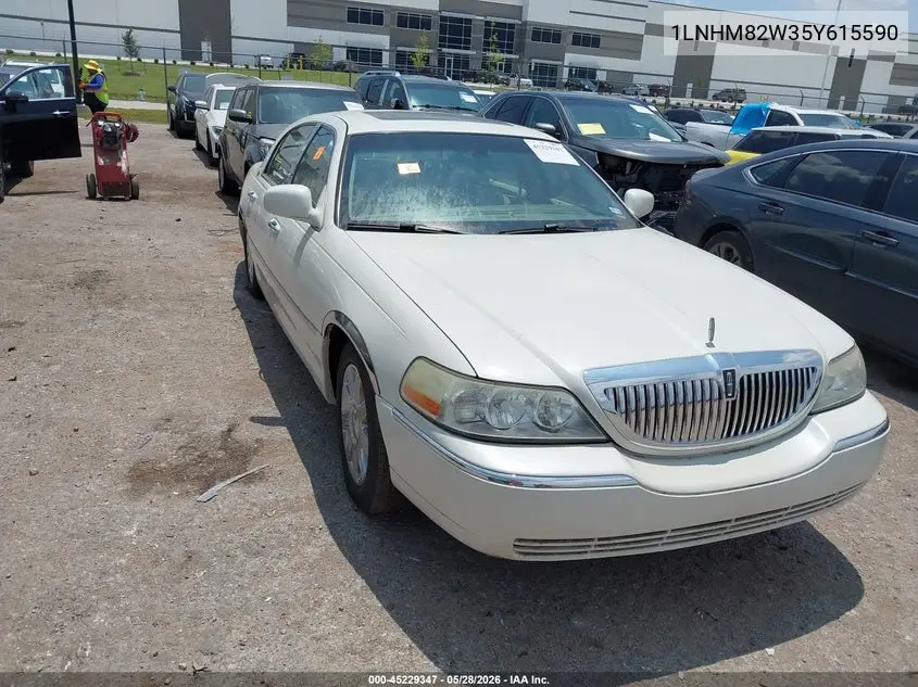 2005 Lincoln Town Car Signature Limited VIN: 1LNHM82W35Y615590 Lot: 45229347