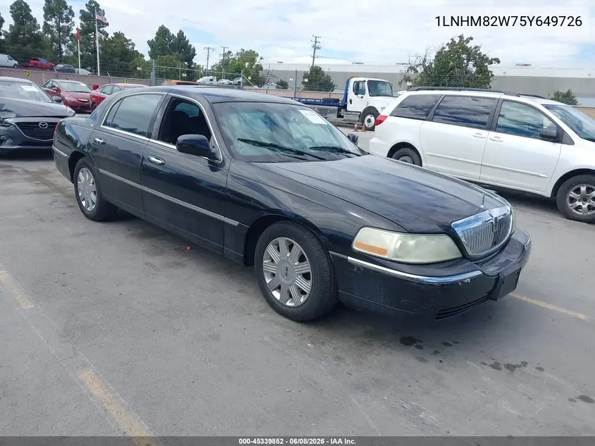 2005 Lincoln Town Car Signature Limited VIN: 1LNHM82W75Y649726 Lot: 45339852