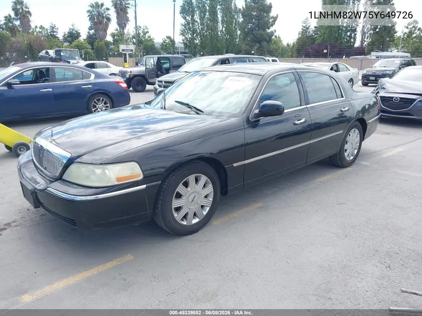 2005 Lincoln Town Car Signature Limited VIN: 1LNHM82W75Y649726 Lot: 45339852